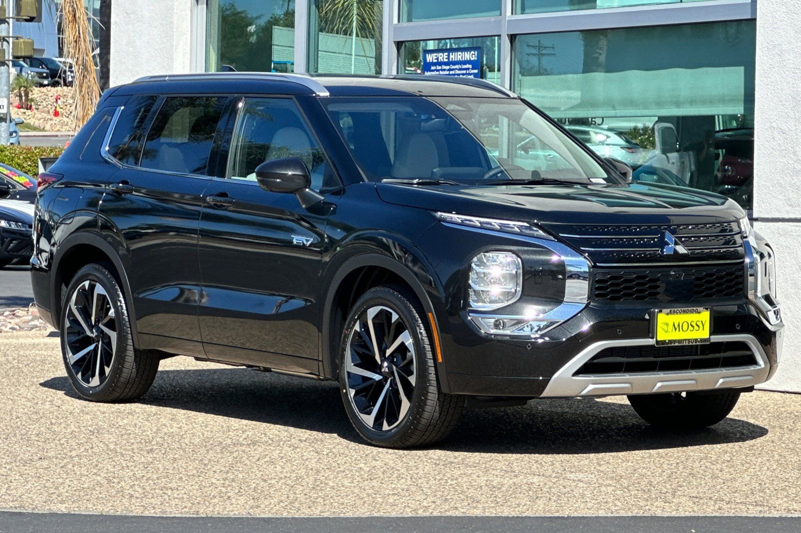 New 2025 Mitsubishi Outlander SEL image 2