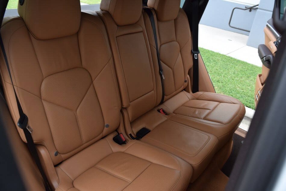 Used 2013 Porsche Cayenne Diesel AWD/4WD image 48