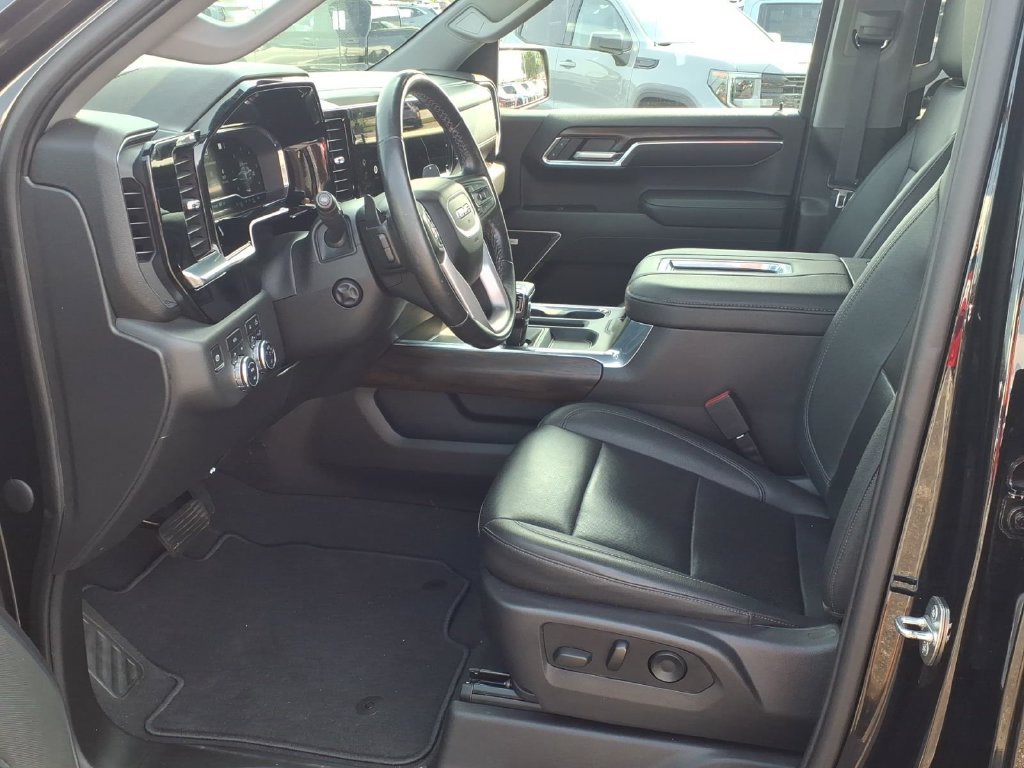 Used 2022 GMC Sierra 1500 SLT w/ SLT Premium Plus Package AWD/4WD image 14