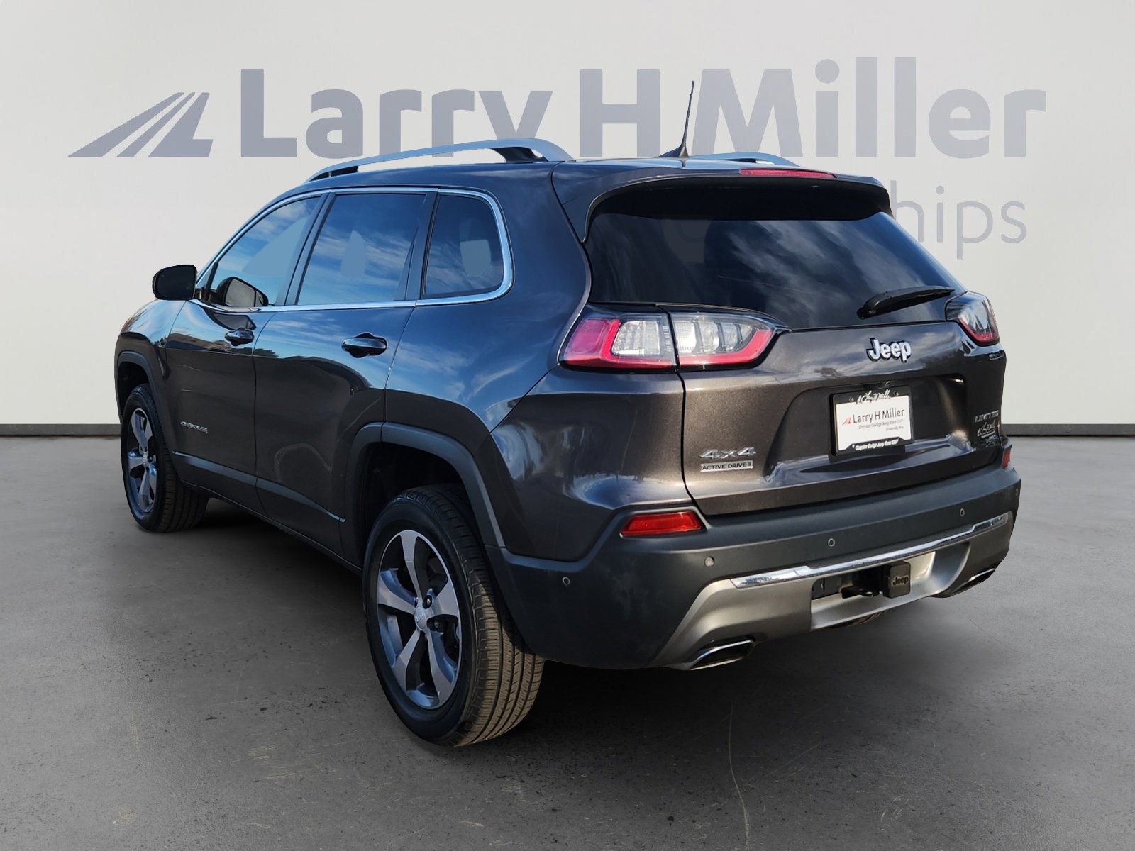 Used 2019 Jeep Cherokee Limited w/ Technology Group image 4