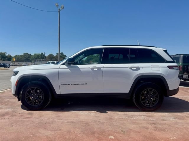 New 2027 Jeep Grand Cherokee Altitude AWD/4WD image 9