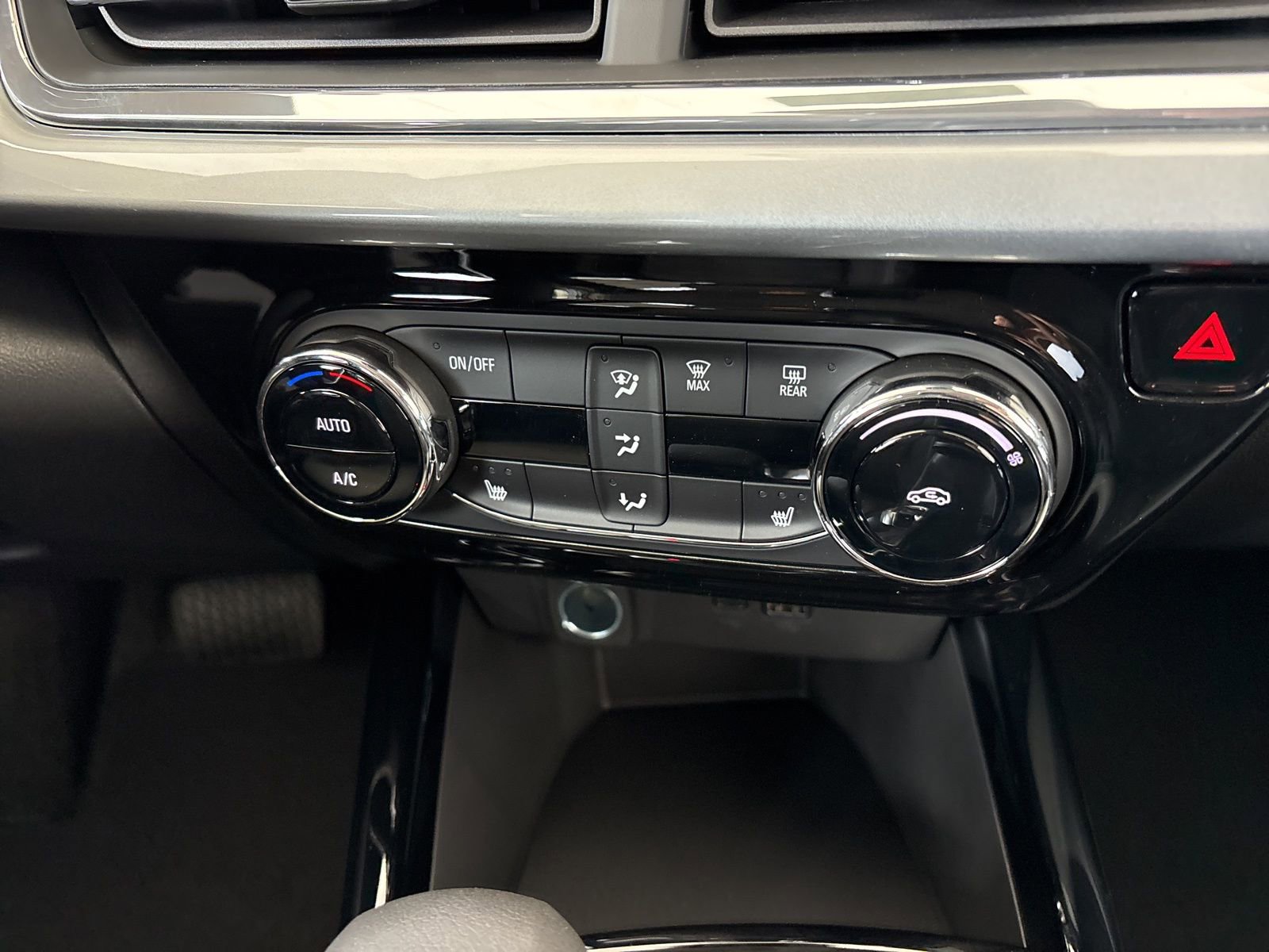 New 2026 Chevrolet Trax LT w/ Driver Confidence Package FWD image 22