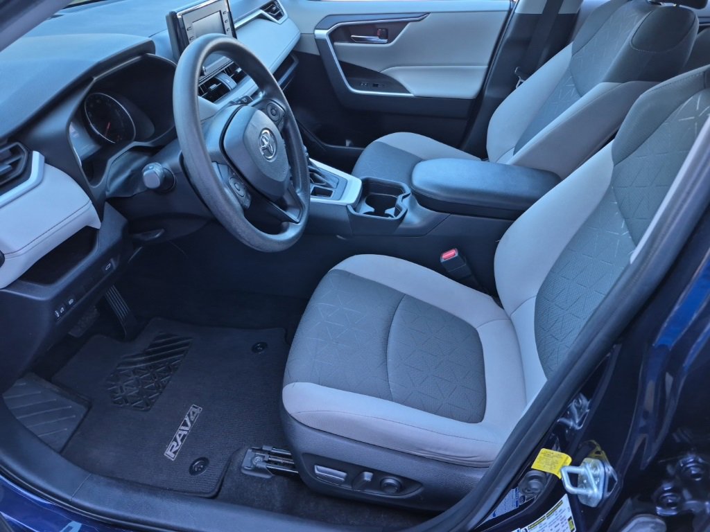 Used 2021 Toyota RAV4 XLE image 17