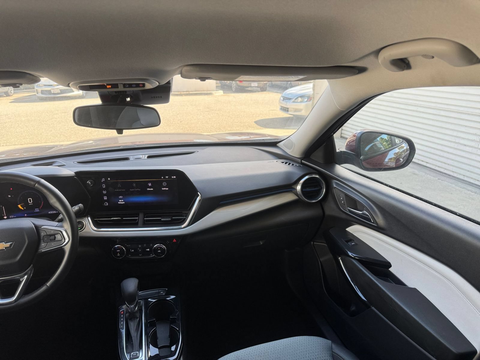 Used 2025 Chevrolet Trax LT w/ LT Convenience Package FWD image 34