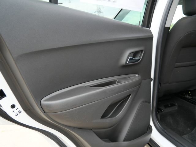 Used 2020 Chevrolet Trax LS w/ Tint and Cruise Package FWD image 15