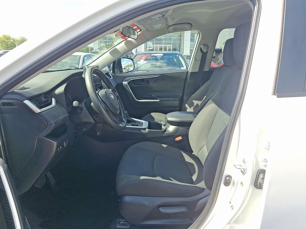 Used 2025 Toyota RAV4 LE AWD/4WD image 14