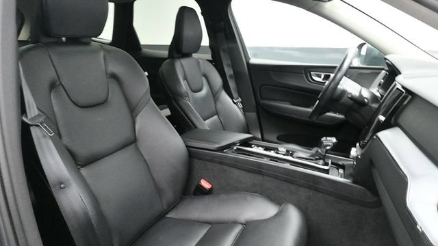 Used 2019 Volvo XC60 T6 Momentum w/ Advanced Package AWD/4WD image 10