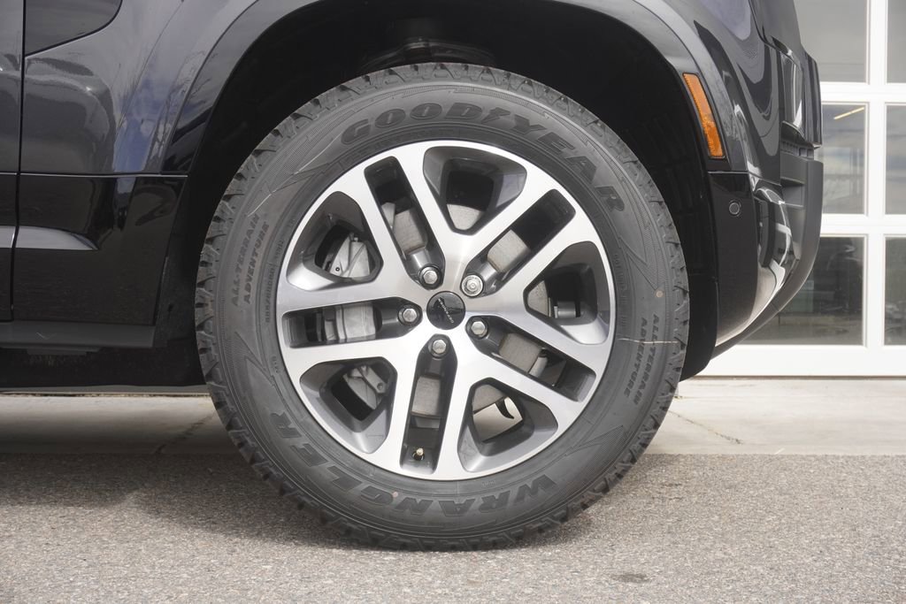 New 2026 Land Rover Defender 110 X-Dynamic SE image 33