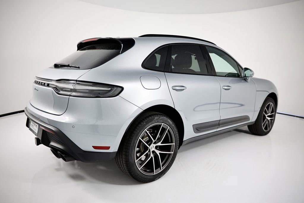 Certified 2025 Porsche Macan image 7