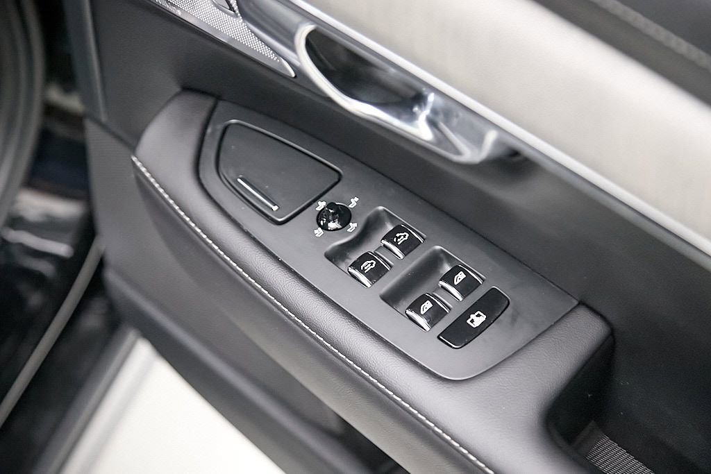 Certified 2023 Volvo S90 B6 Ultimate w/ Lounge Package image 32