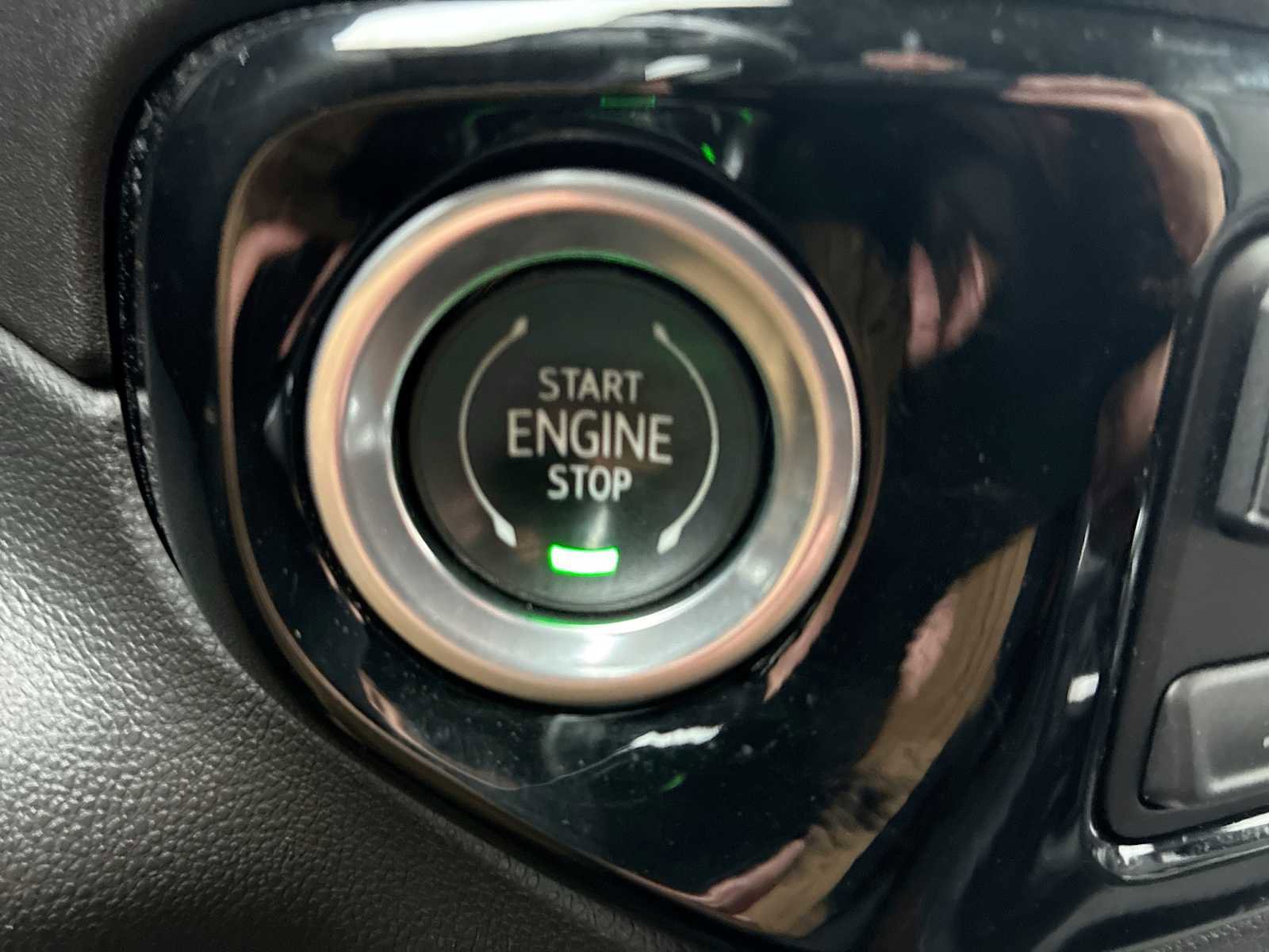 Certified 2022 Chevrolet Silverado 1500 High Country w/ Technology Package image 17