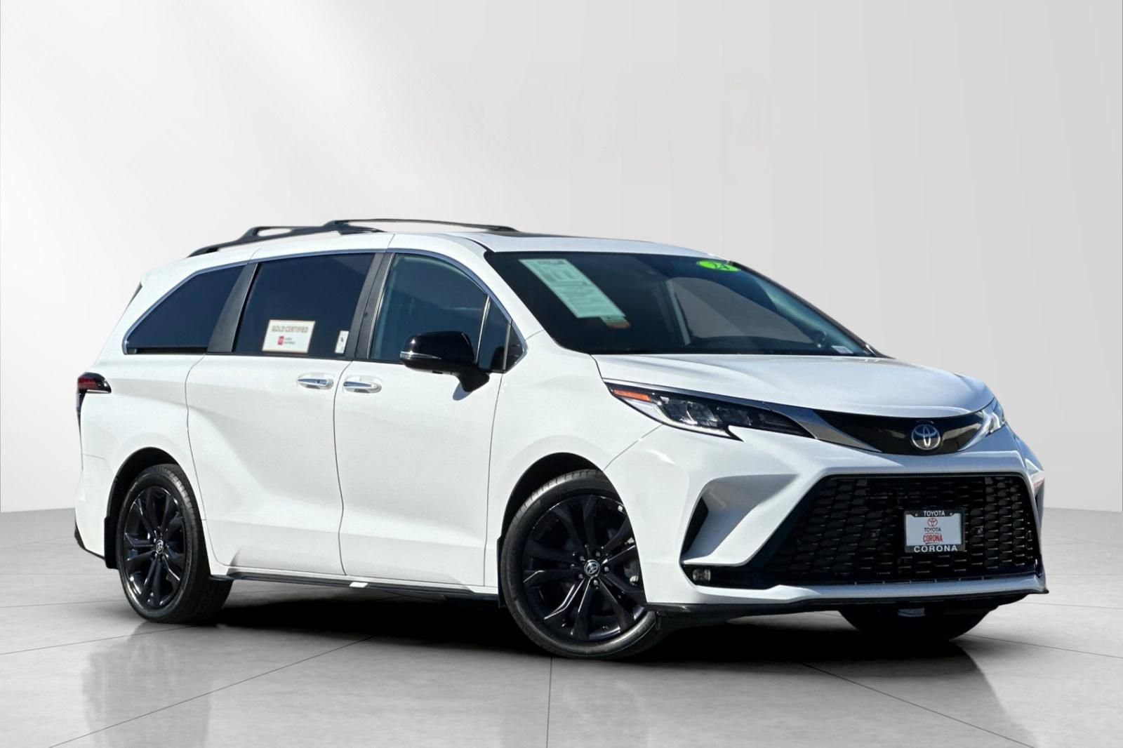 Used 2024 Toyota Sienna XSE w/ XSE Premium Package image 1