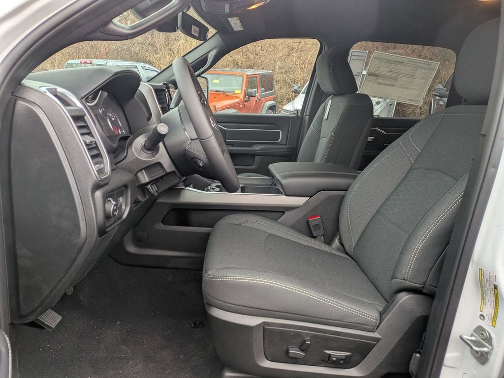 New 2026 RAM 2500 Big Horn AWD/4WD image 13
