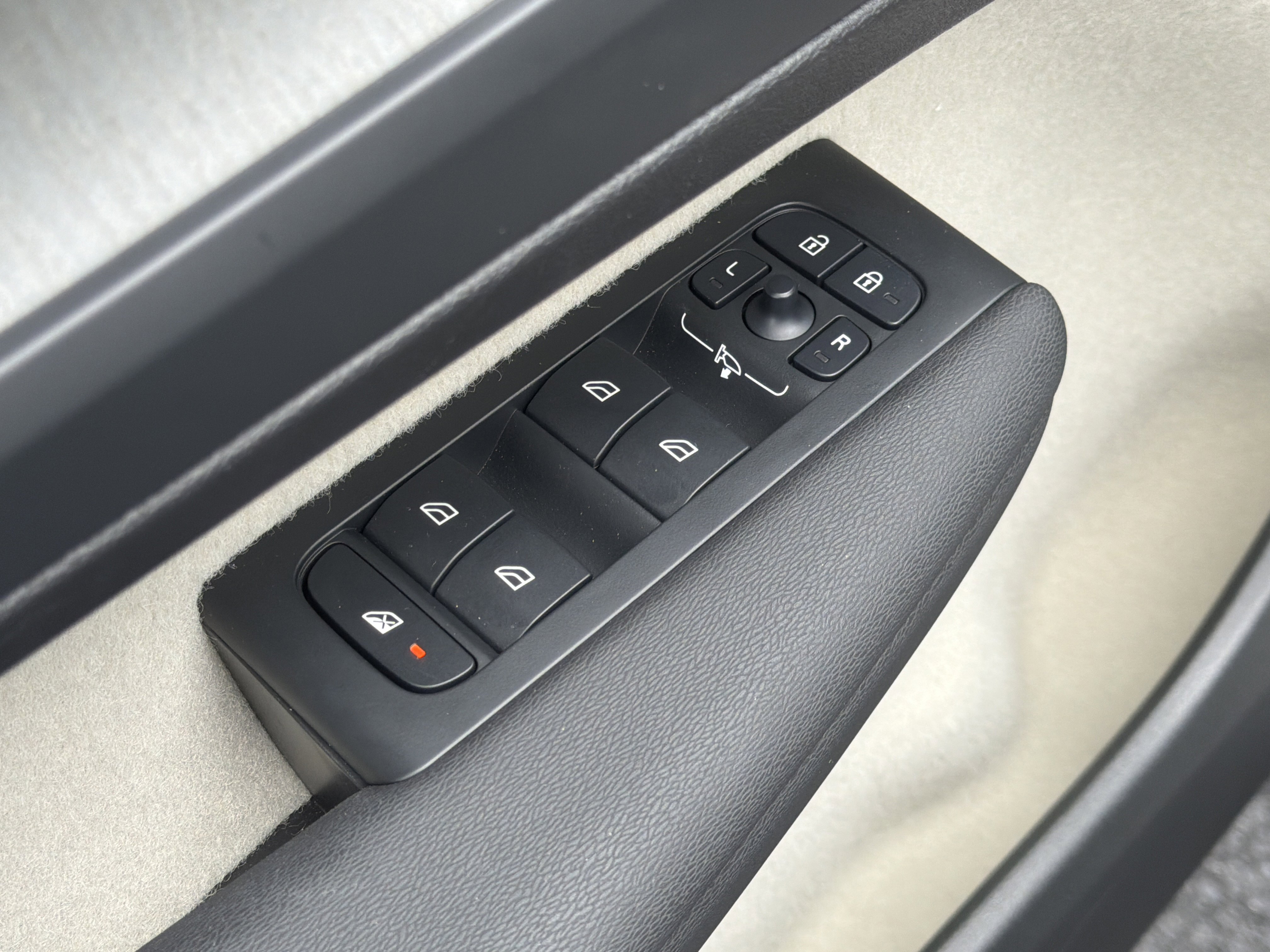 Used 2026 Volvo XC40 B5 Plus w/ Protection Package Premier image 53