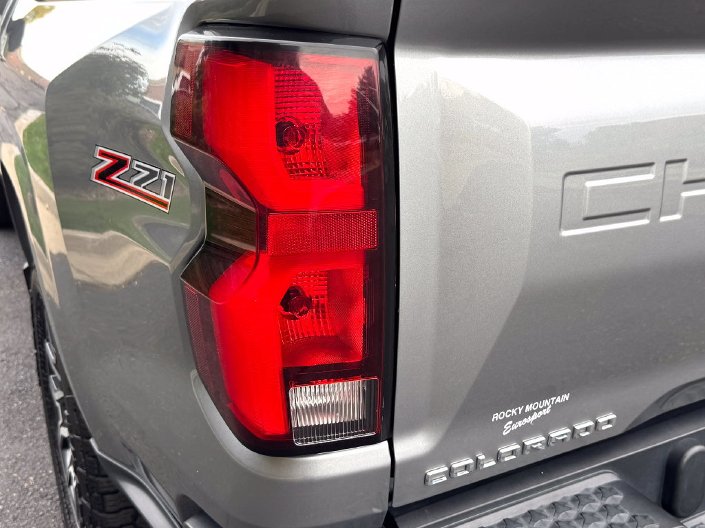 Used 2023 Chevrolet Colorado Z71 w/ Z71 Convenience Package 2 AWD/4WD image 9