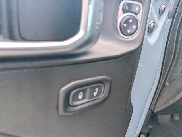 Used 2025 Jeep Gladiator Mojave AWD/4WD image 16