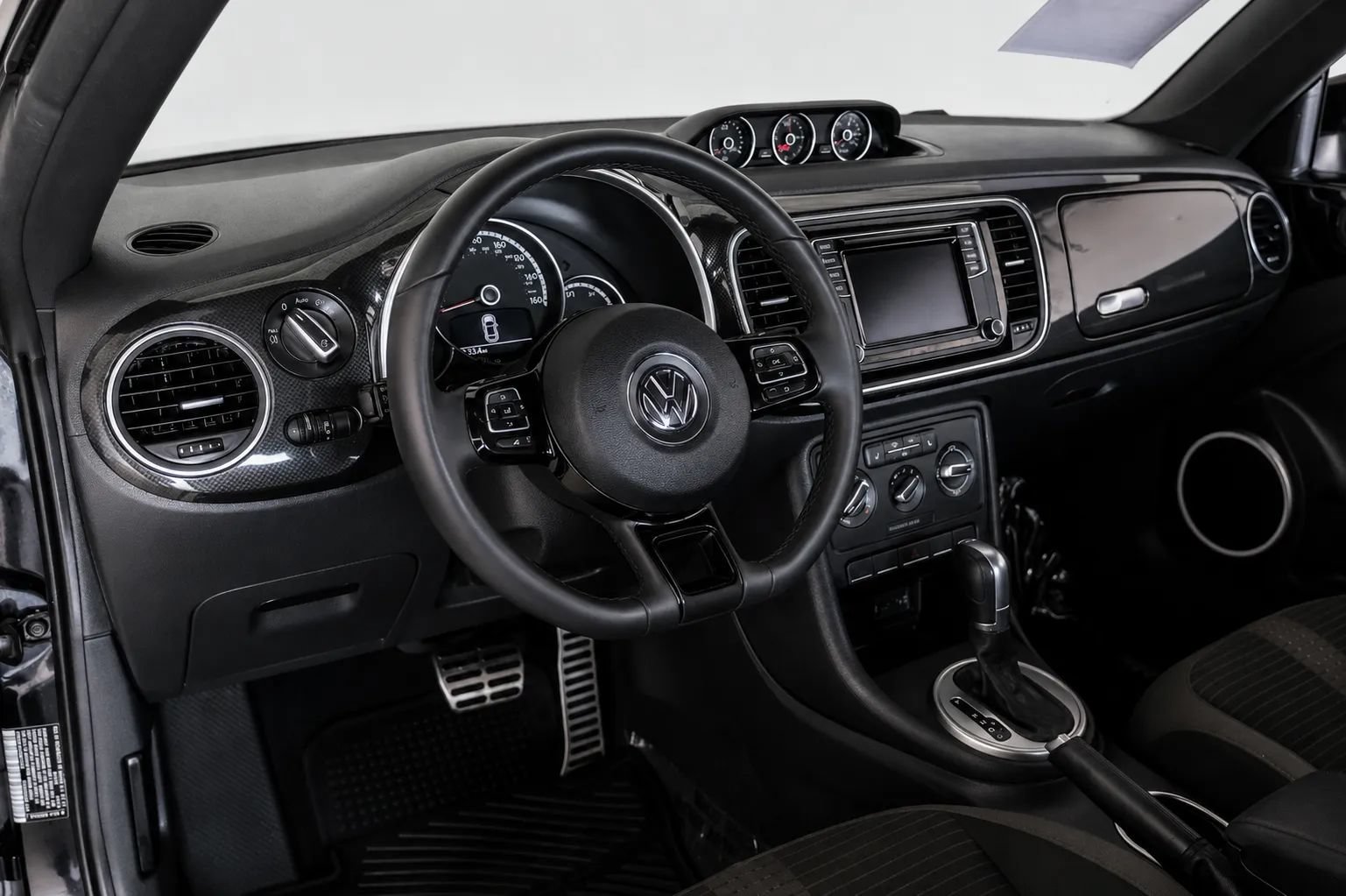 Used 2016 Volkswagen Beetle R-Line SE FWD image 2