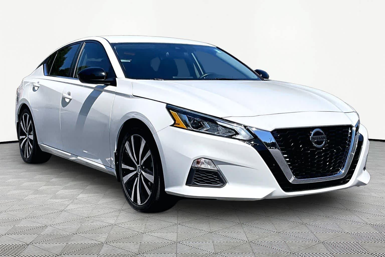 Used 2022 Nissan Altima 2.5 SR FWD image 3