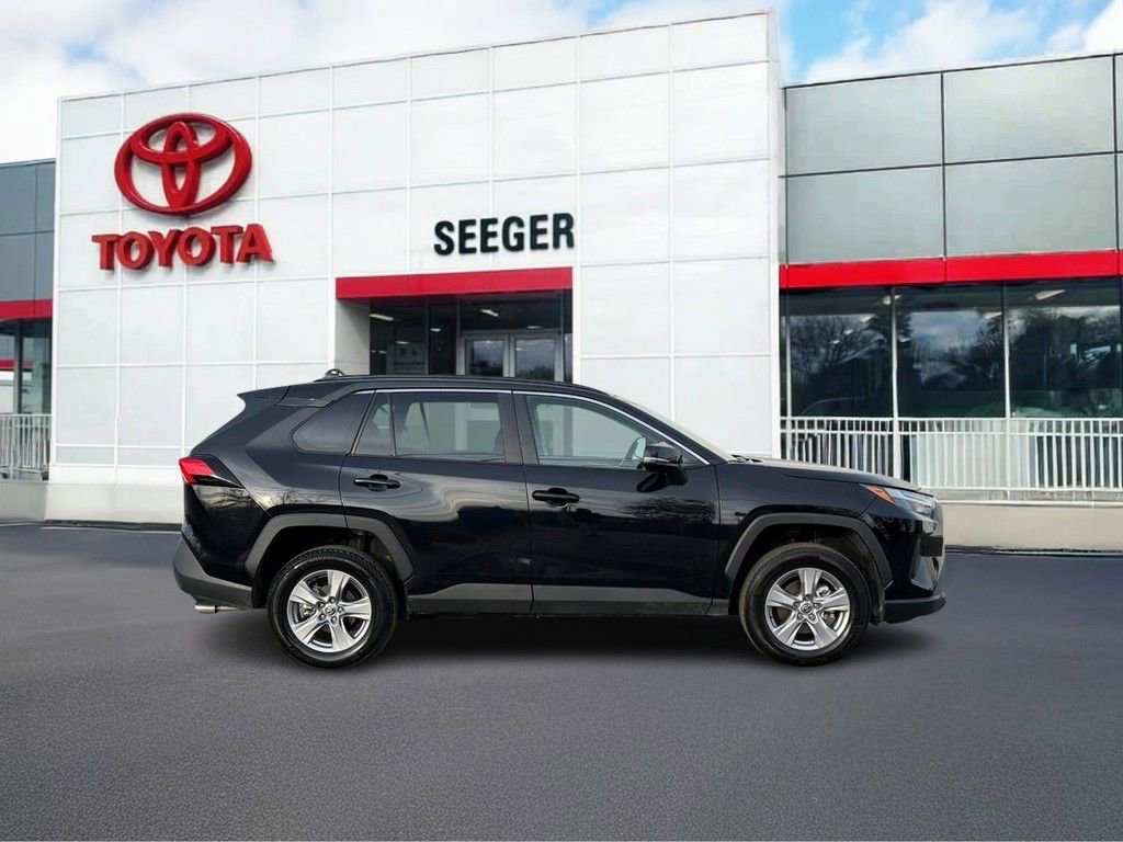 Used 2025 Toyota RAV4 XLE image 2