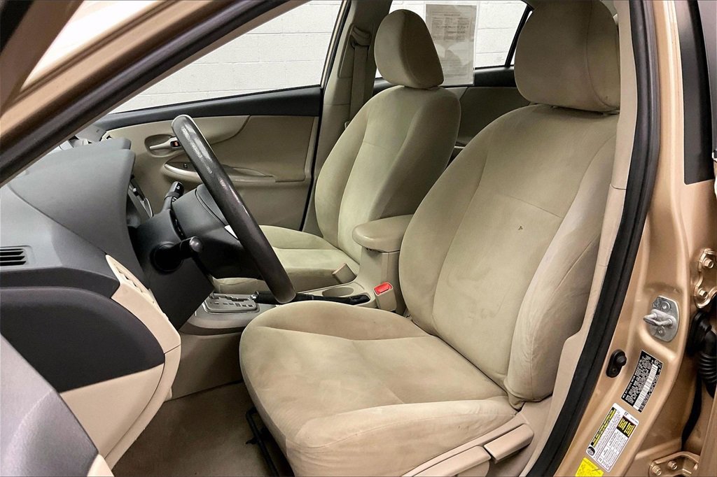 Used 2013 Toyota Corolla LE image 16