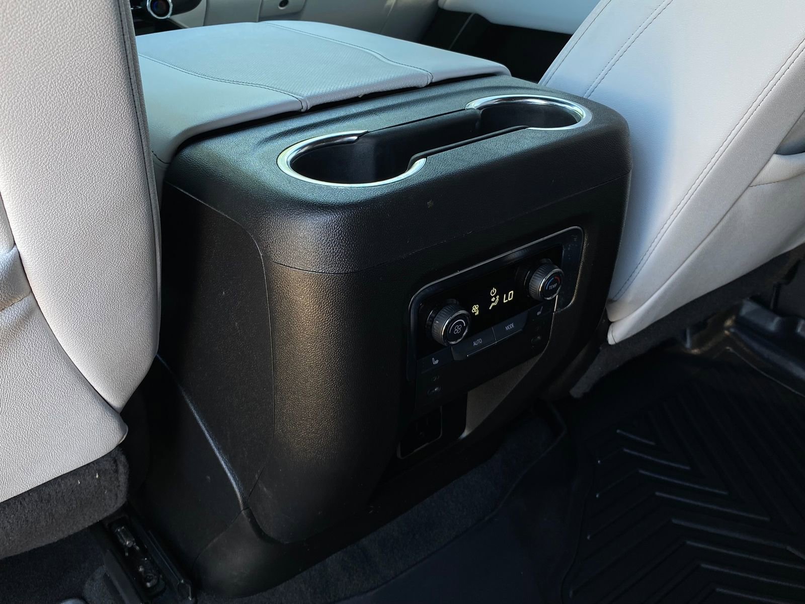 Used 2025 Chevrolet Tahoe Premier AWD/4WD image 30