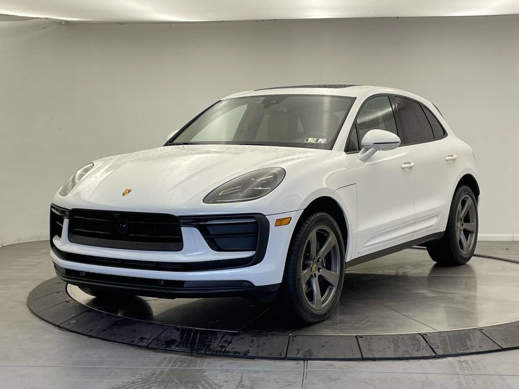 Certified 2025 Porsche Macan AWD/4WD image 1