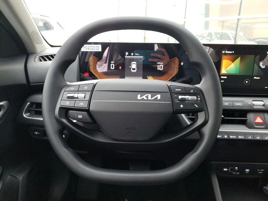 New 2025 Kia K4 LXS image 11