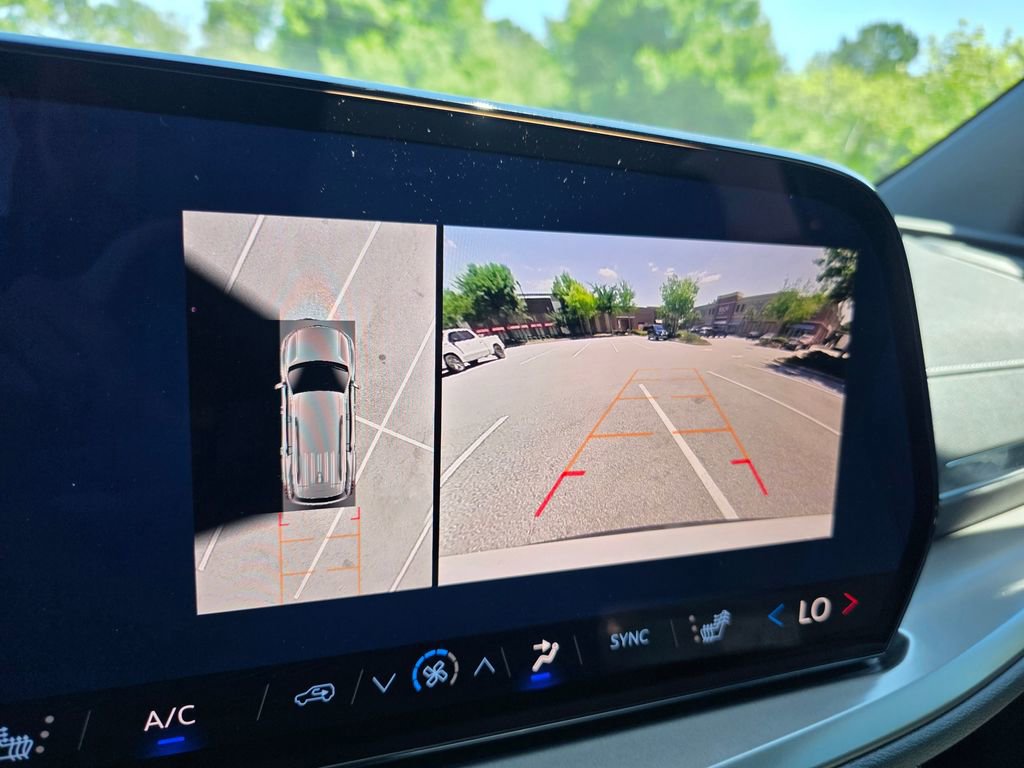 New 2026 Chevrolet Traverse LT w/ Driver Confidence Package FWD image 13