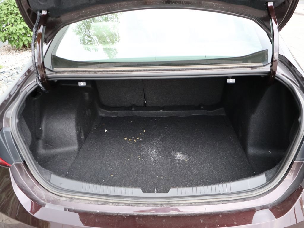 Used 2020 Chevrolet Malibu LT w/ Leather Package image 11