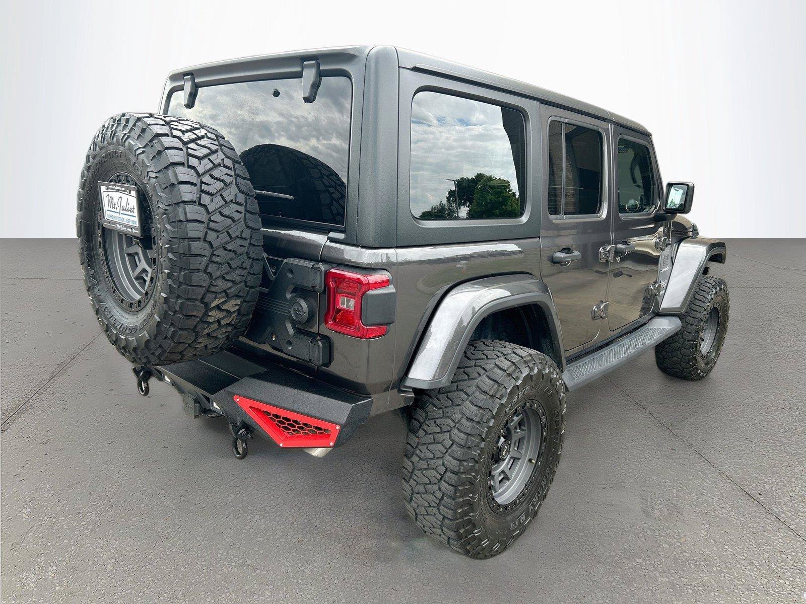 Used 2018 Jeep Wrangler Unlimited Sahara AWD/4WD image 4