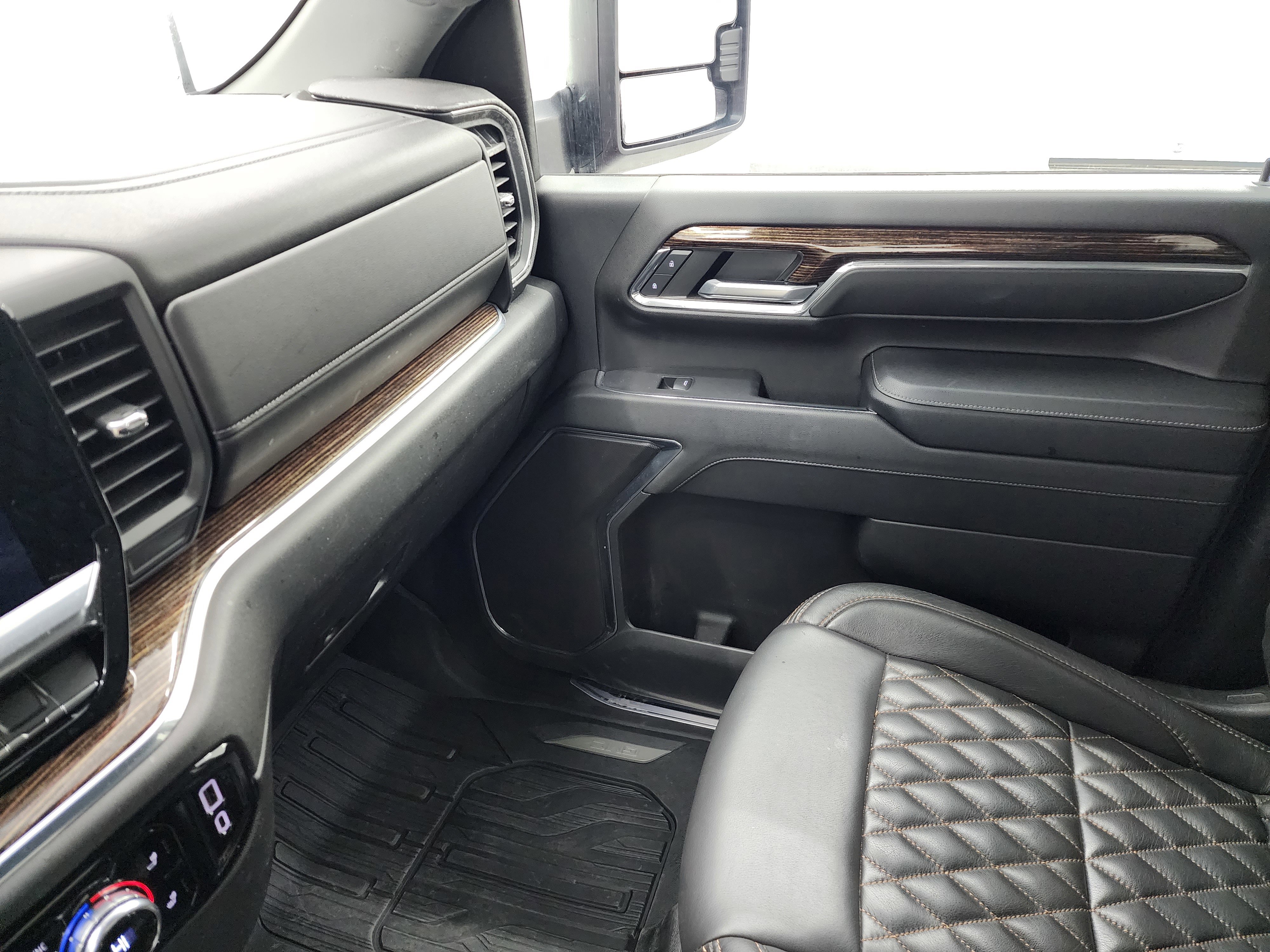 Used 2024 GMC Sierra 2500 SLE w/ SLE Value Package; image 13