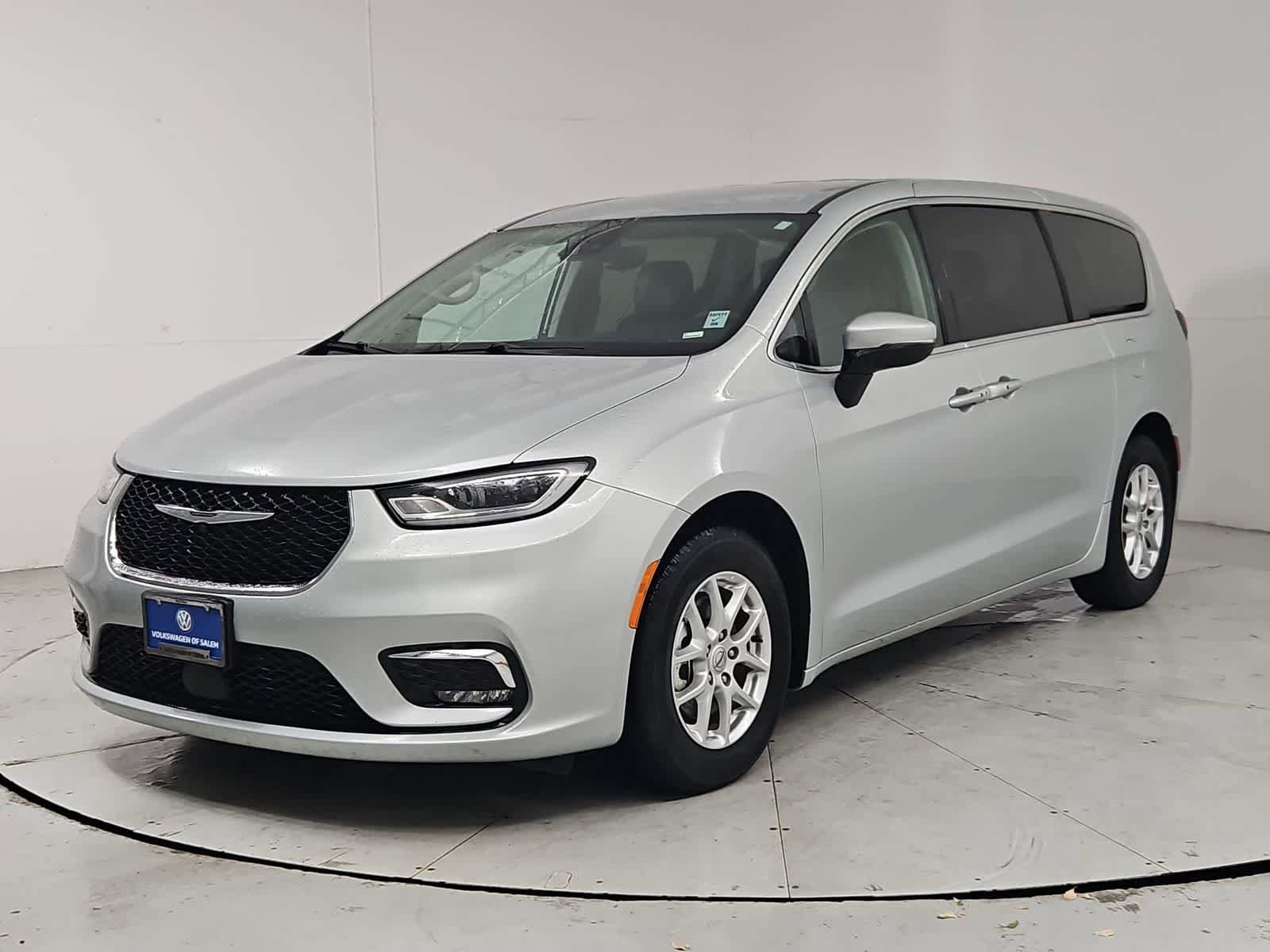 Used 2023 Chrysler Pacifica Touring-L