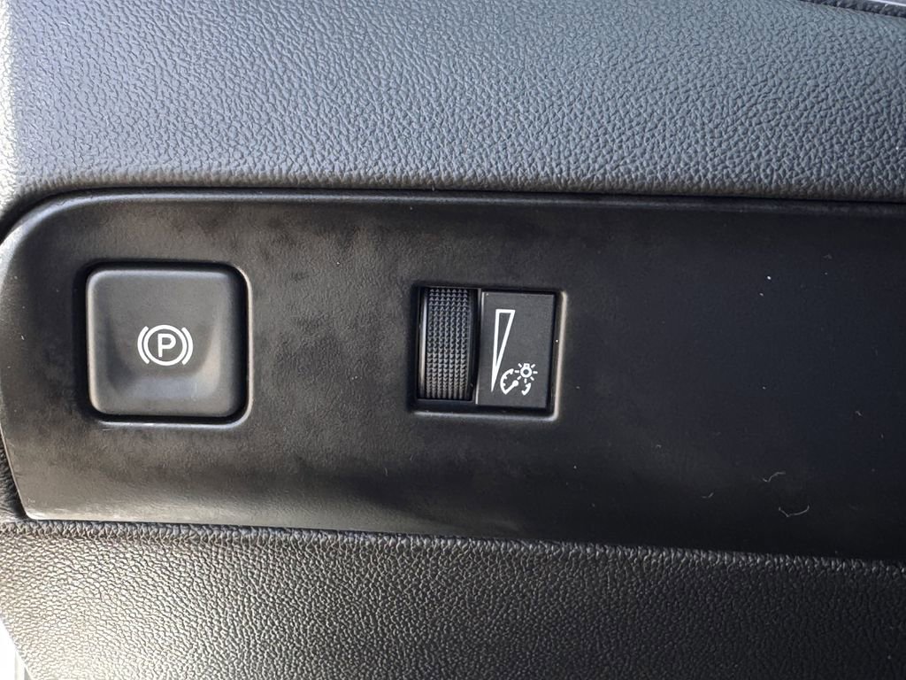 Used 2024 Buick Enclave Essence image 21