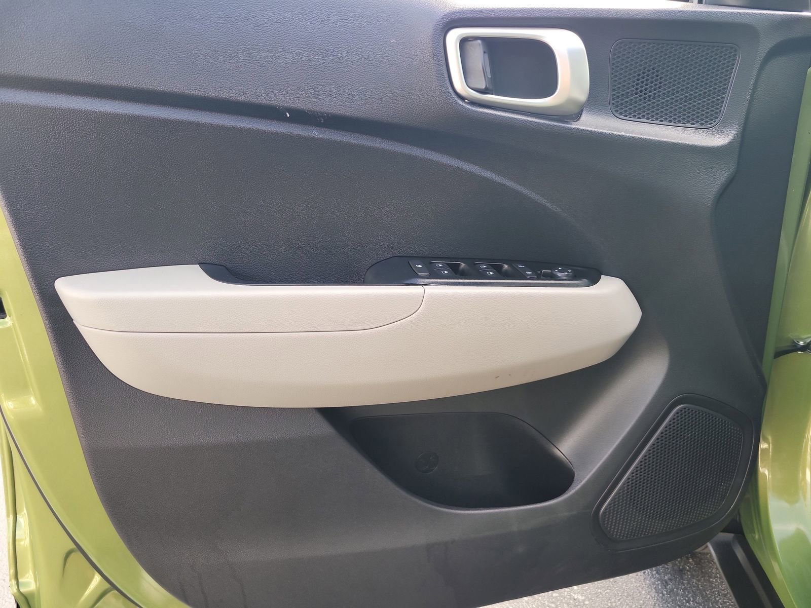 Used 2024 Hyundai Venue SEL FWD image 13