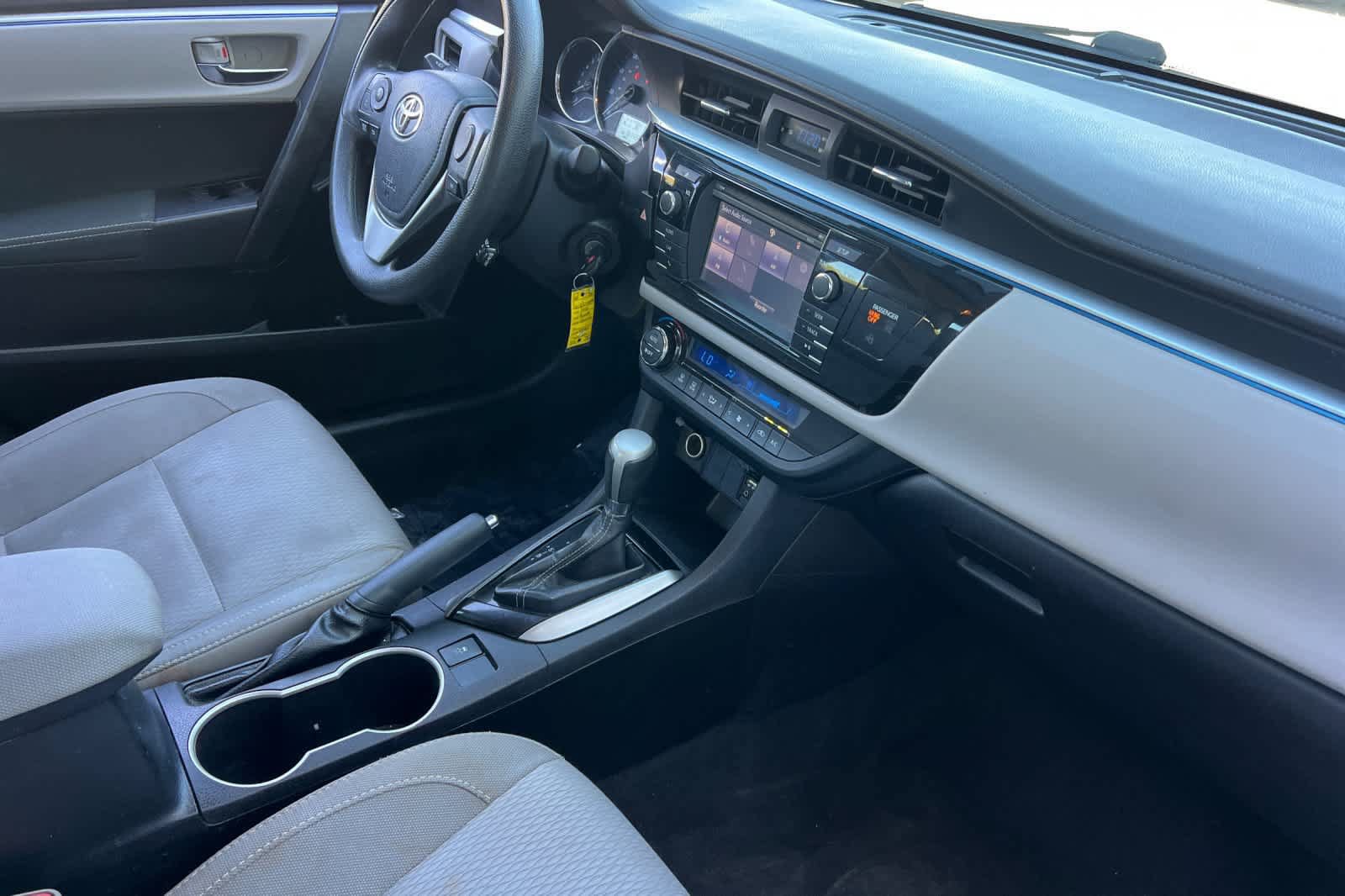 Used 2016 Toyota Corolla LE FWD image 17