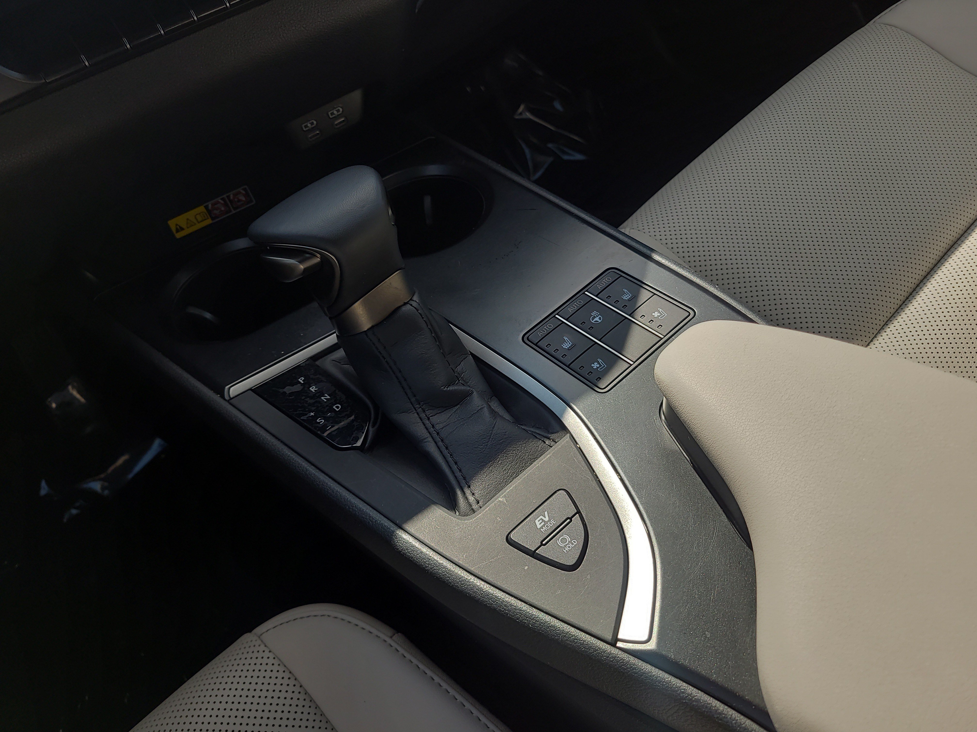 Used 2024 Lexus UX 250h F Sport AWD/4WD image 21