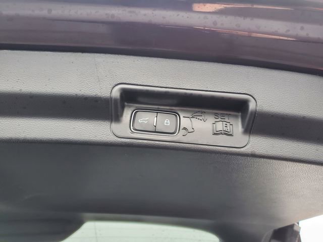 Used 2022 Ford Explorer XLT image 30