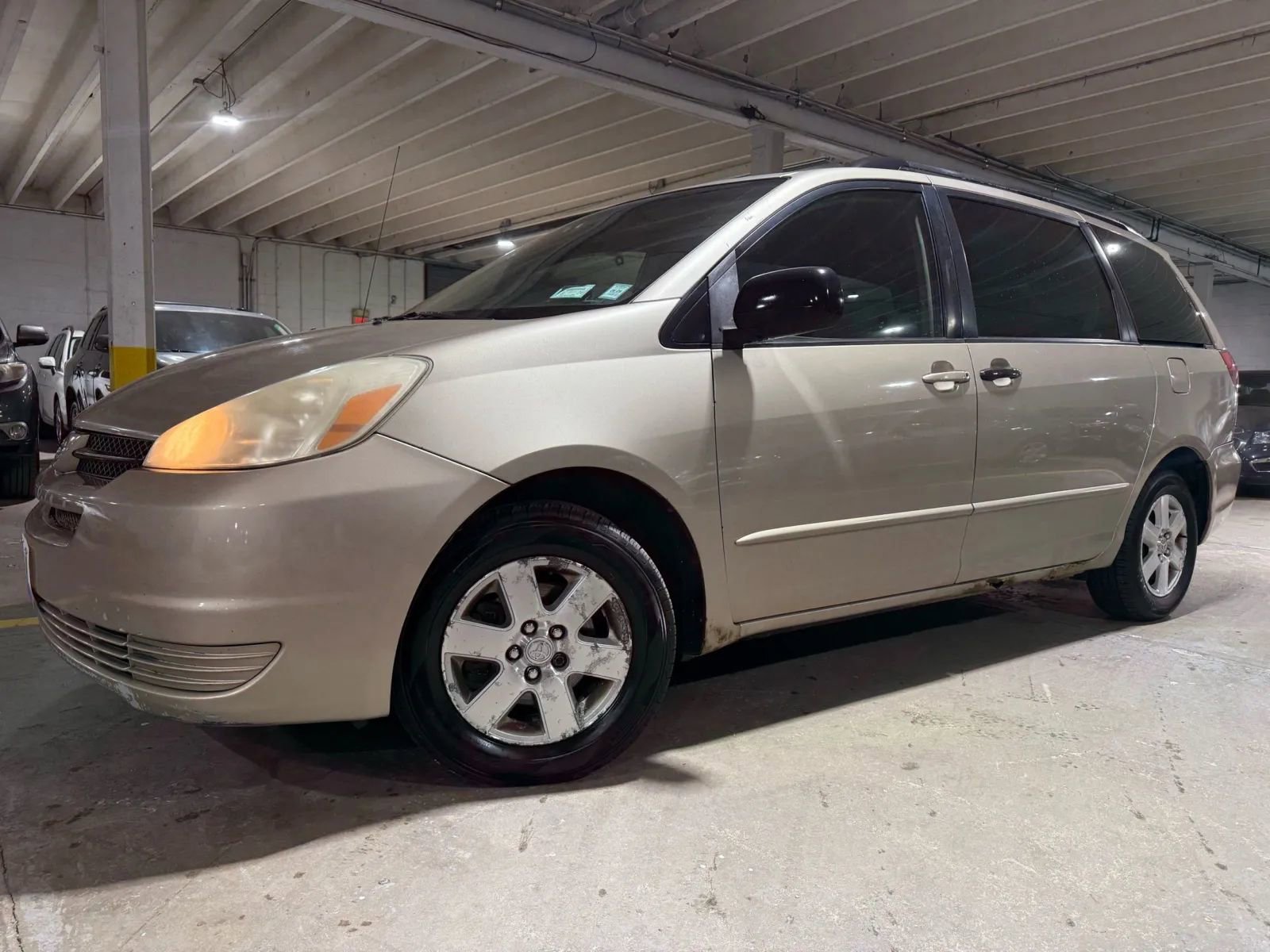 Used 2005 Toyota Sienna LE FWD image 2