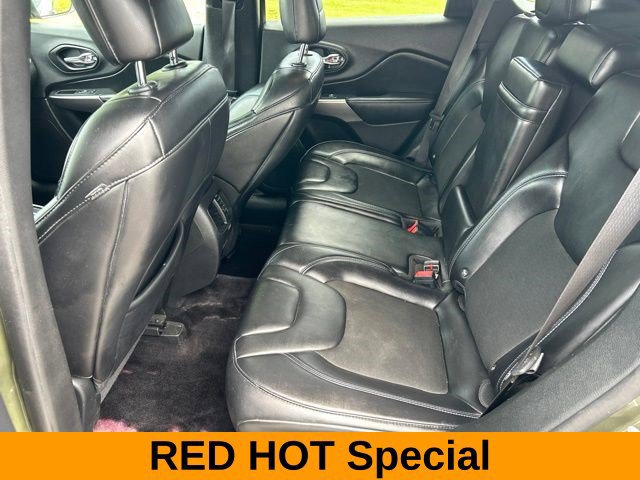 Used 2019 Jeep Cherokee Latitude Plus AWD/4WD image 38