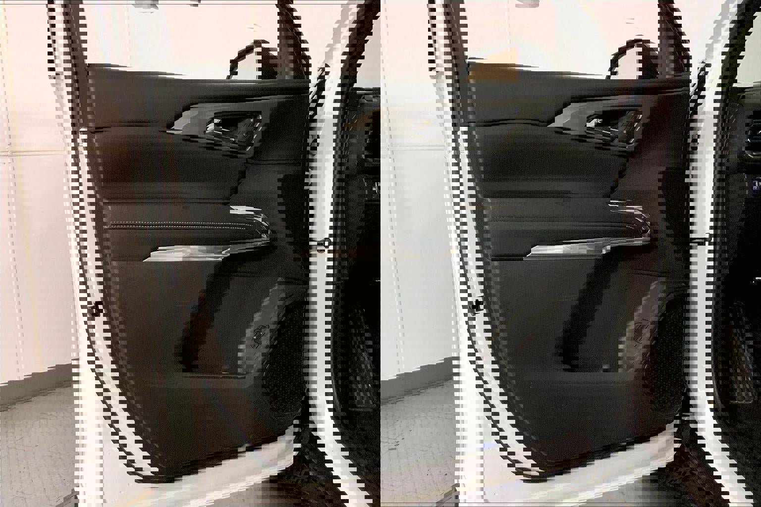 Used 2024 Chevrolet Traverse LT image 25