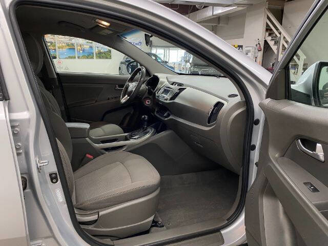 Used 2011 Kia Sportage LX w/ Convenience Pkg FWD image 17