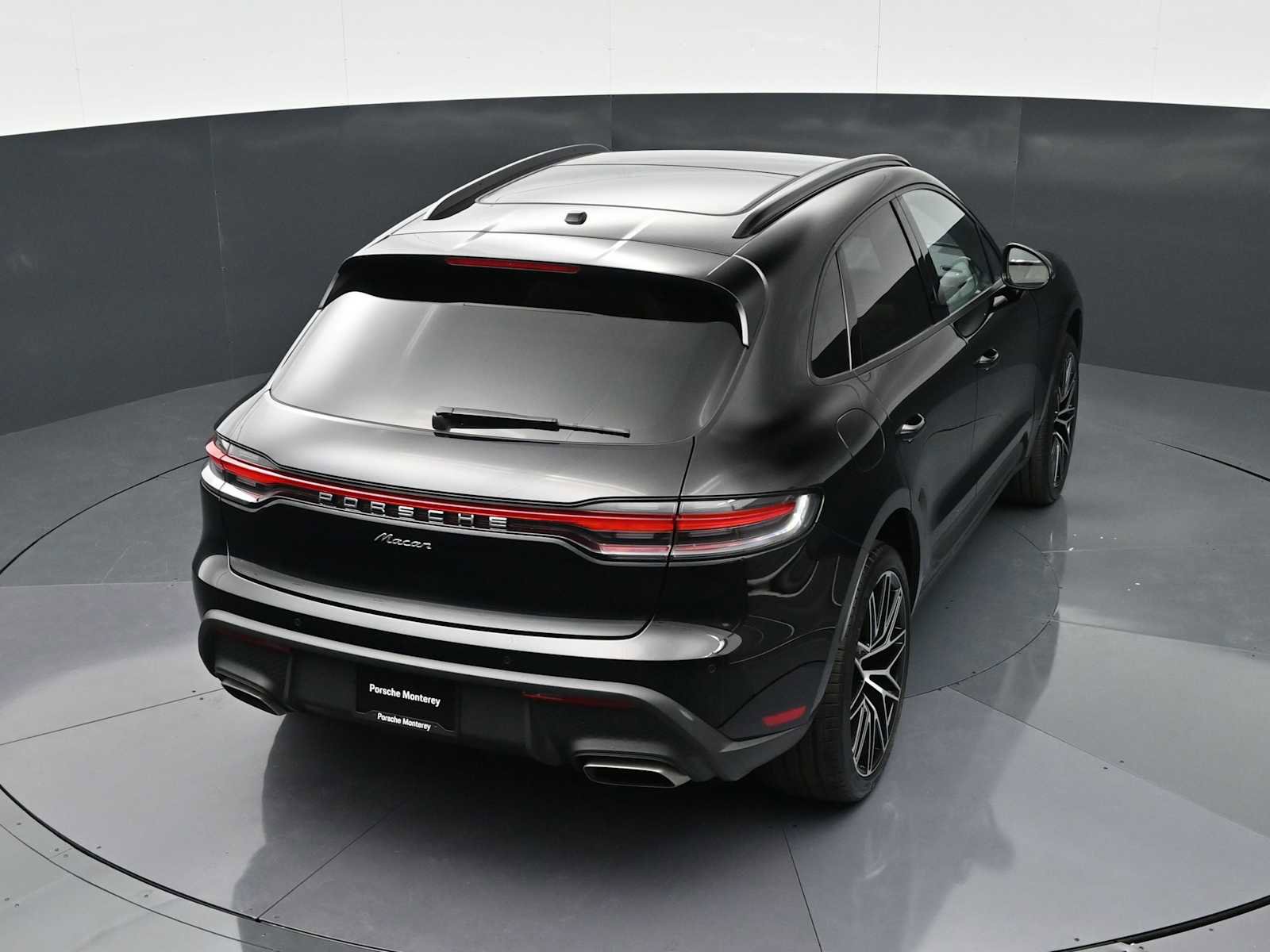 Certified 2025 Porsche Macan AWD/4WD image 35