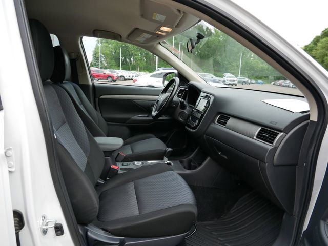 Used 2014 Mitsubishi Outlander SE AWD/4WD image 8
