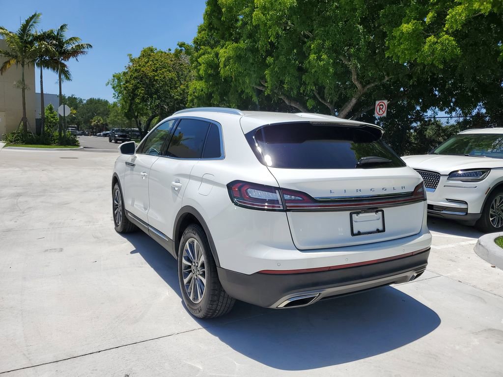 Used 2023 Lincoln Nautilus FWD w/ Premium Package image 3