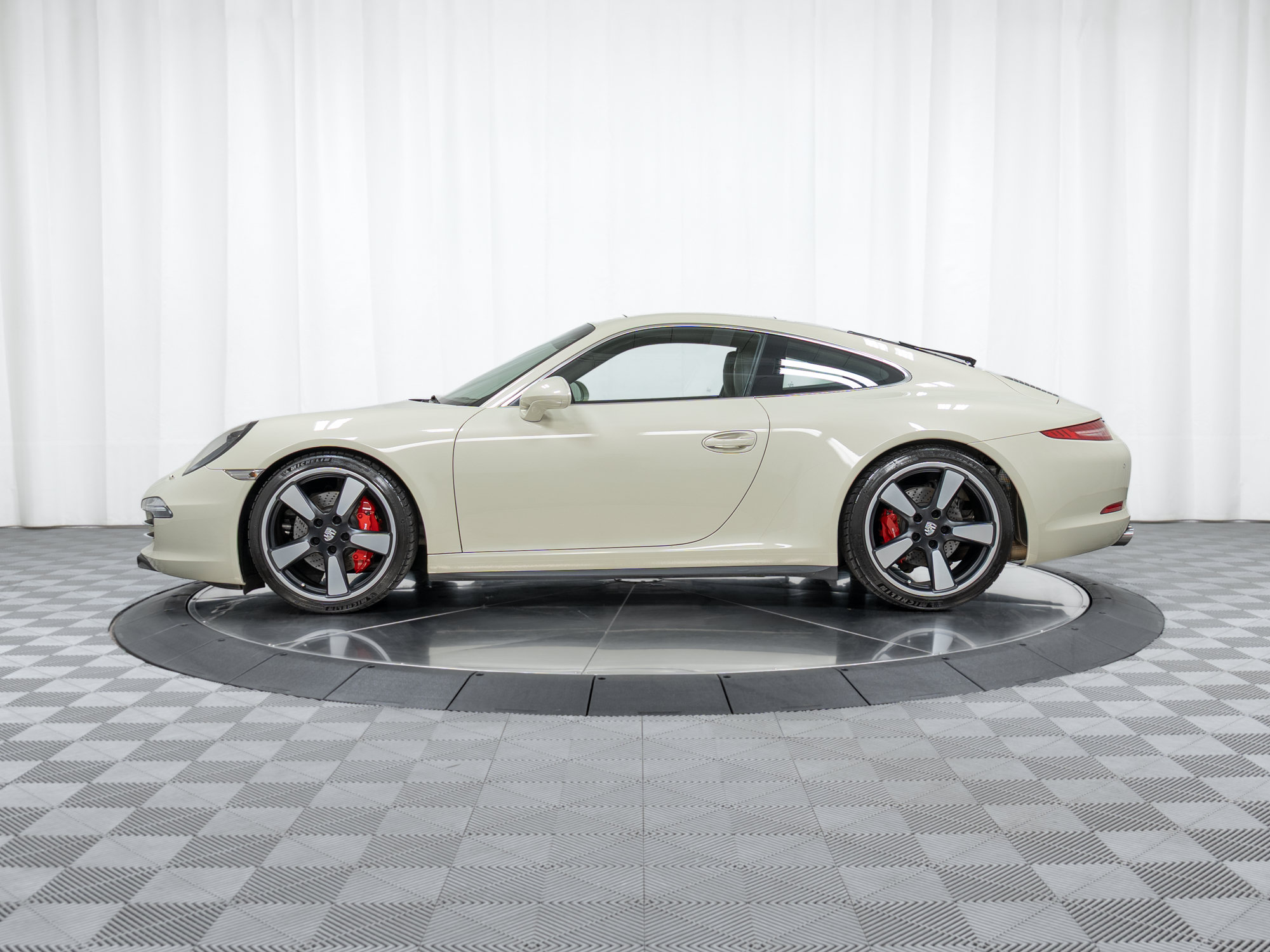 Certified 2014 Porsche 911 50th Anniversary Edition RWD image 2