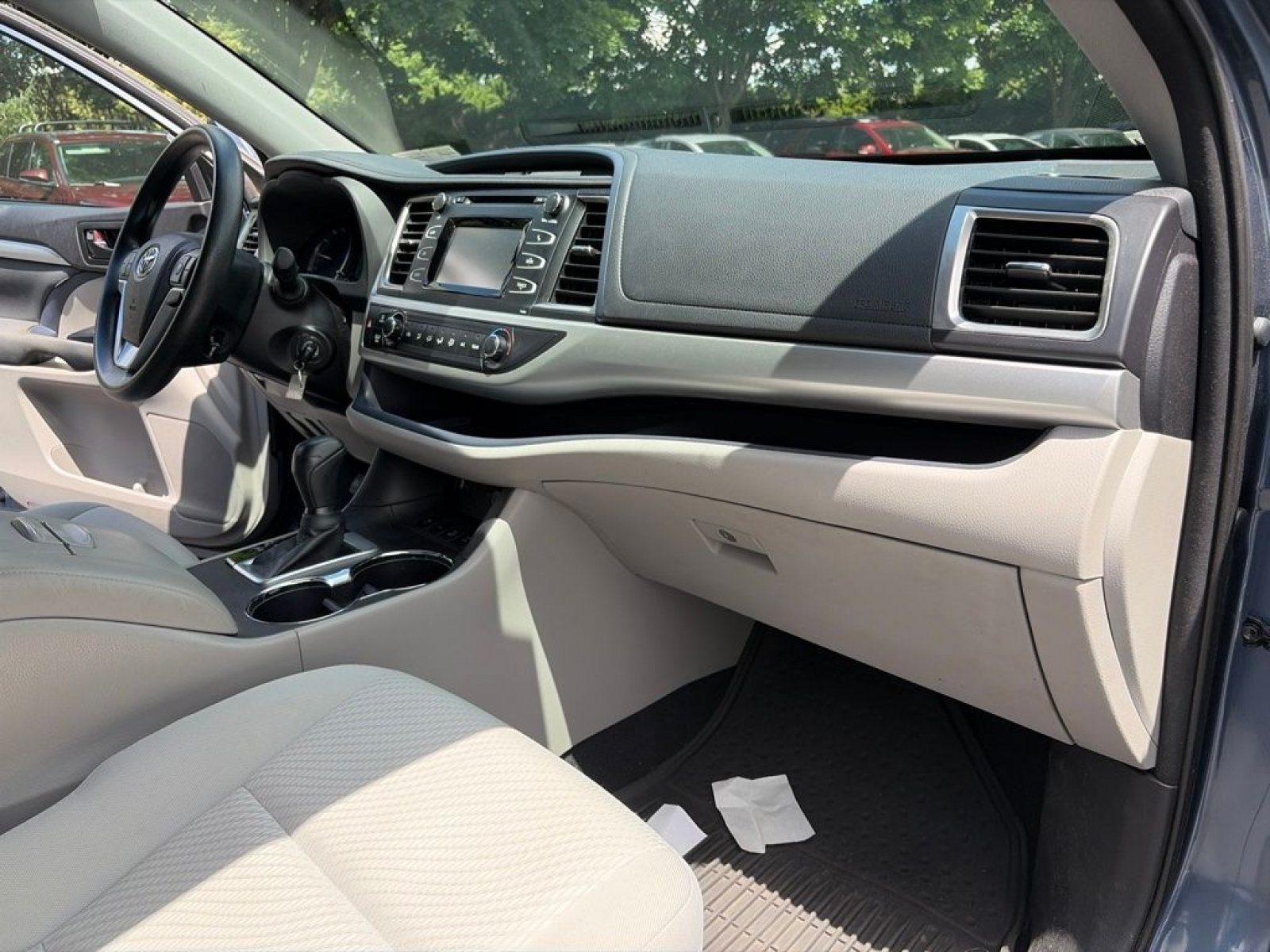 Used 2016 Toyota Highlander LE AWD/4WD image 23