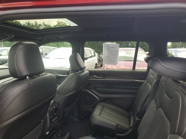 New 2026 Jeep Grand Cherokee L Limited w/ Luxury Tech Group II AWD/4WD image 10