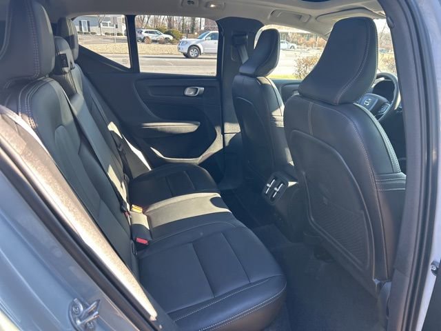Certified 2025 Volvo XC40 B5 Plus image 13