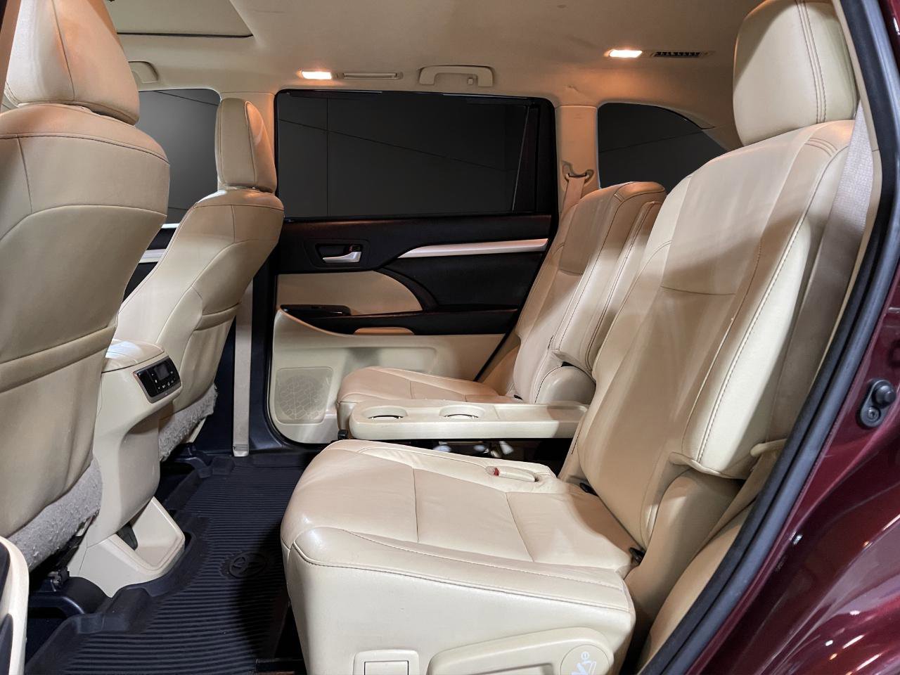 Used 2017 Toyota Highlander XLE image 12