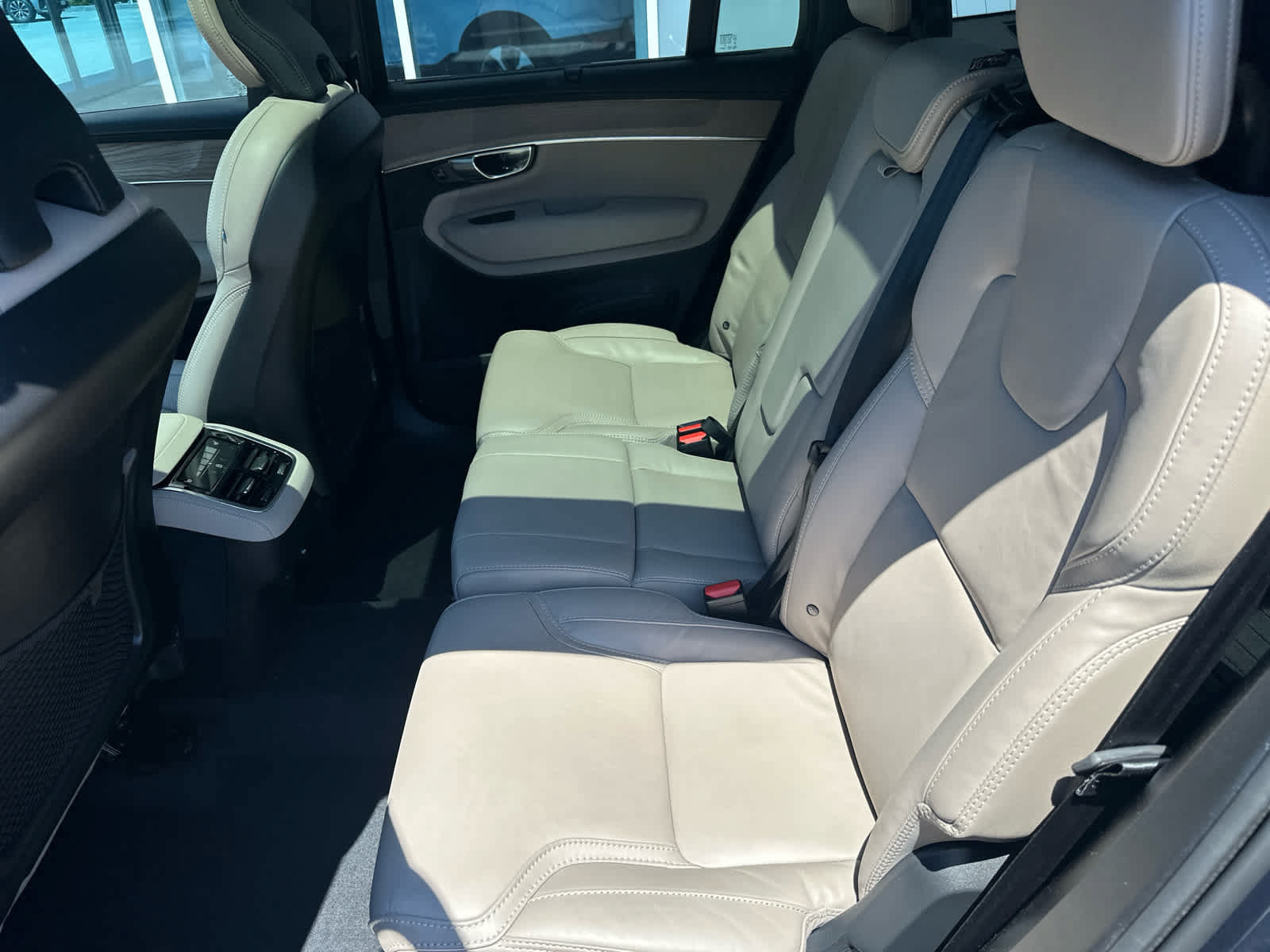Used 2025 Volvo XC90 B6 Ultra w/ Protection Package AWD/4WD image 24